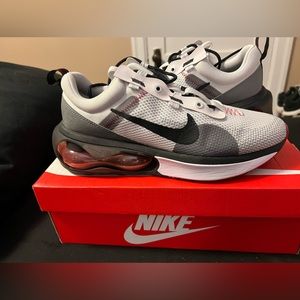 Nike men’s 2021 air max size 11